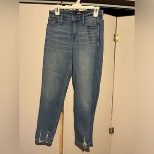 Hollister high-rise mom Jean